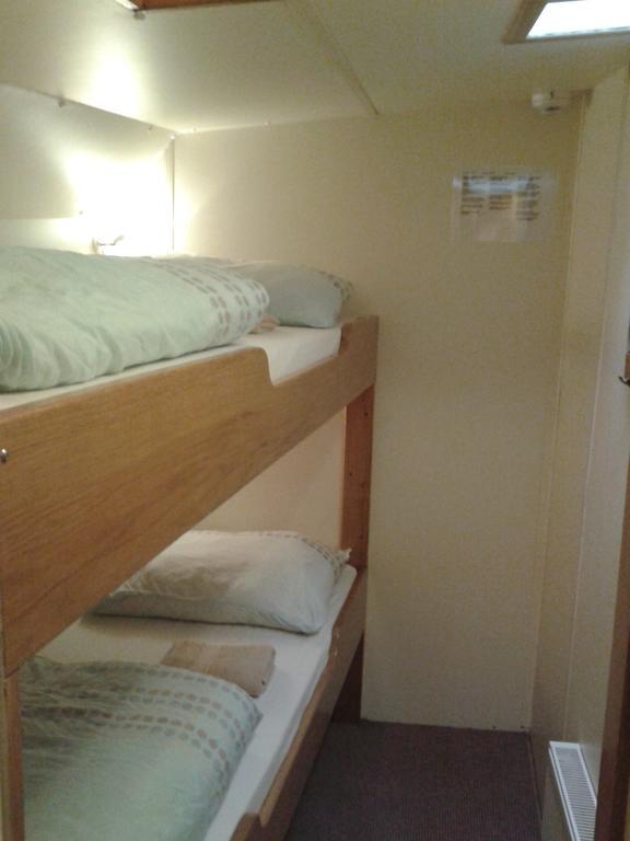 Holiday home Zeilschip De Vrouw Dina Leiden